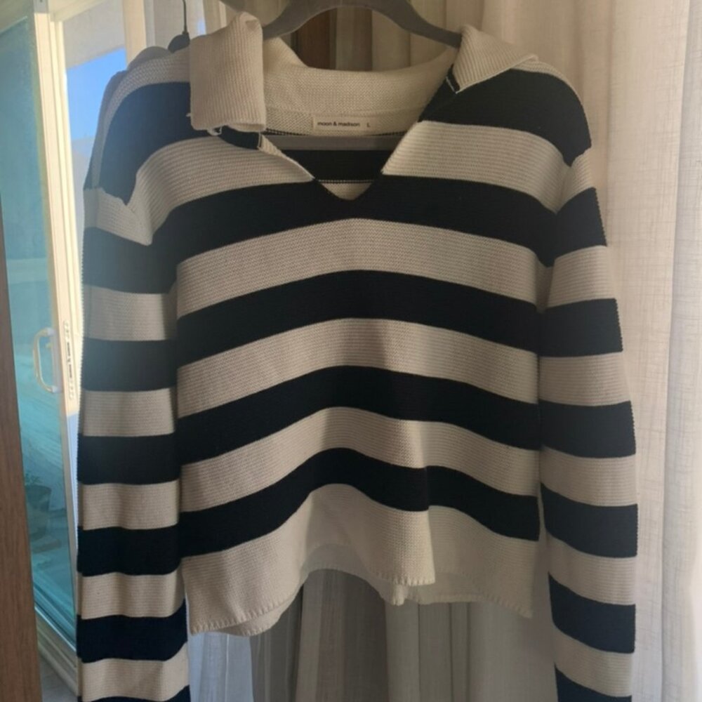 Light striped pull-over beach sweater
